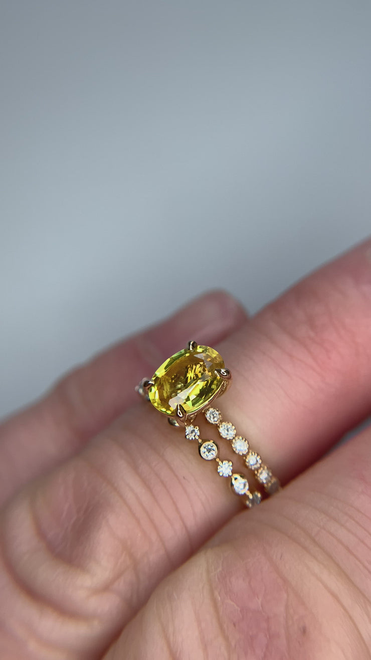 Video Thea 1.48ct Oval Yellow Natural Sapphire Engagement Ring
