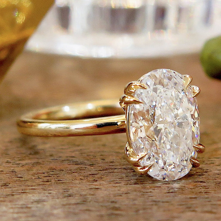 Jessa Thin Oval Diamond Solitaire in Yellow Gold – Unique