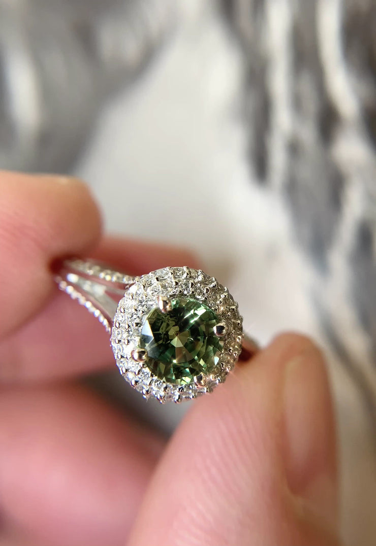 Video Spring 1.42ct Green Sapphire Halo Engagement Ring