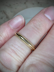 Minetta Classic 2.5mm Yellow Gold Milgrain Ring