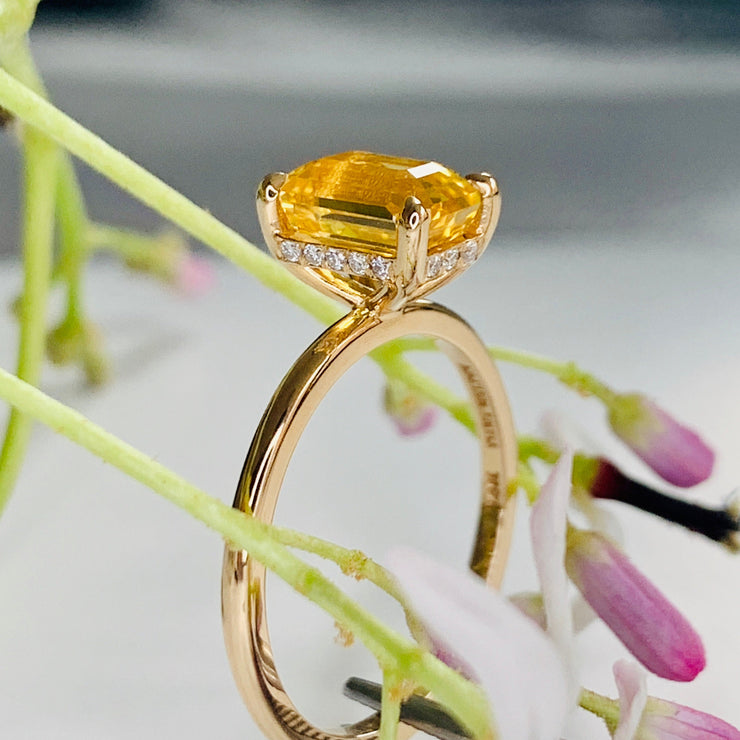 Emerald cut yellow sapphire ring with diamonds - Anpé Atelier CPH